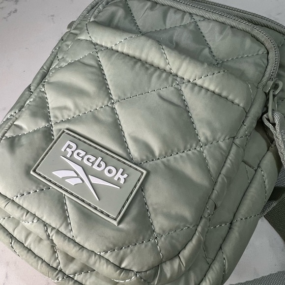 Reebok Green Quilted Men's Bag - Picture 3 of 10